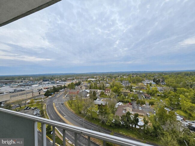 Building Photo - 301 N Beauregard St