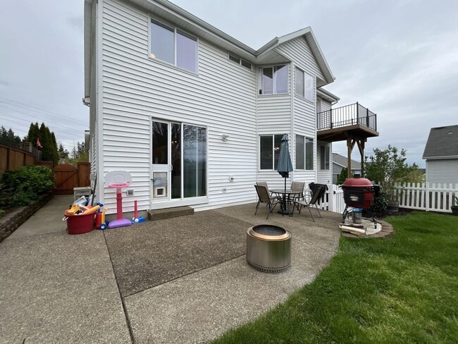 Building Photo - Elegant 5BR + Bonus Room Home with Bay Windows, Entertainment Room & Oversized Primary Retreat