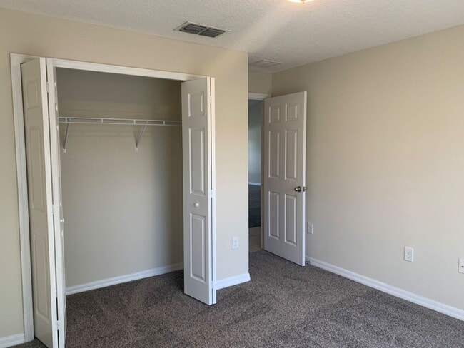 Building Photo - 2/2 Very Nice Duplex for Rent in St. Cloud