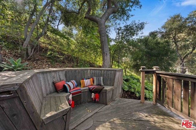 Building Photo - 8050 Jovenita Canyon Dr