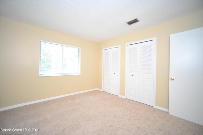 Building Photo - 2410 Fox Hollow Dr