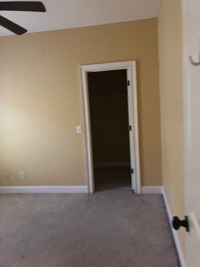 Building Photo - 237 Dogwood Cir