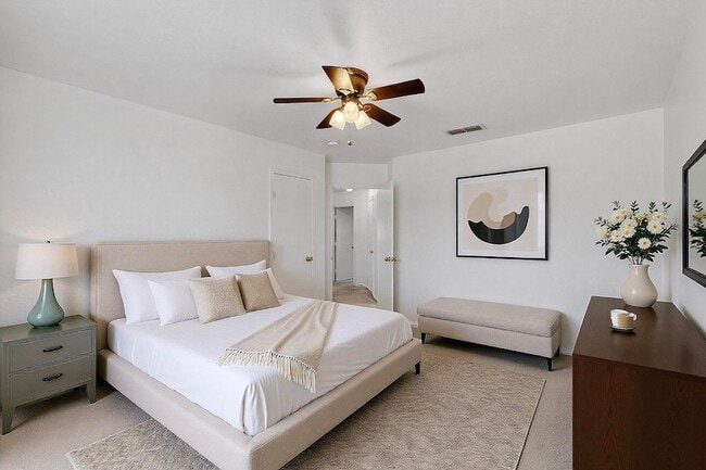 Building Photo - 415 Hidden Ridge Dr