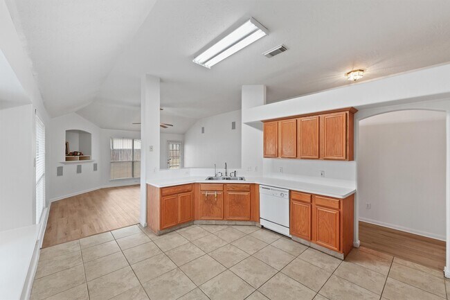 Building Photo - 14631 Englebrook Dr