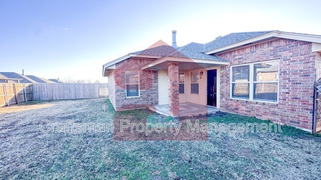 Building Photo - 1704 January Pl