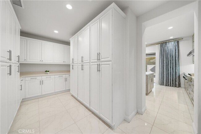 Building Photo - 1151 Summit Oak Dr