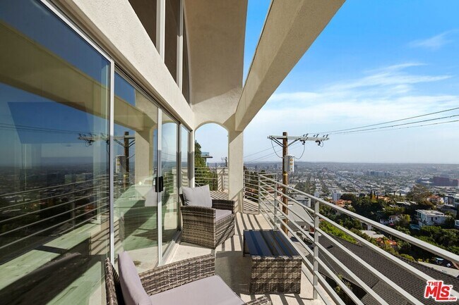 Building Photo - 8435 Franklin Ave