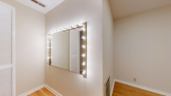 Building Photo - 1860 Jackson St