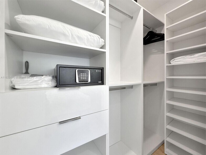 Building Photo - 130 SW 26th Rd