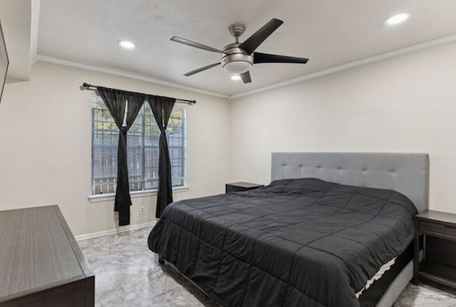 Building Photo - 923 Vance Jackson Rd