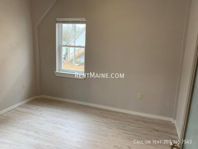 Building Photo - 38 Railroad St