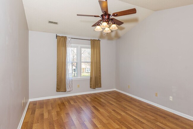 Building Photo - Immaculate updated 2 story 3 bedroom 2.5 bathroom house in the Briarwood area Greensboro