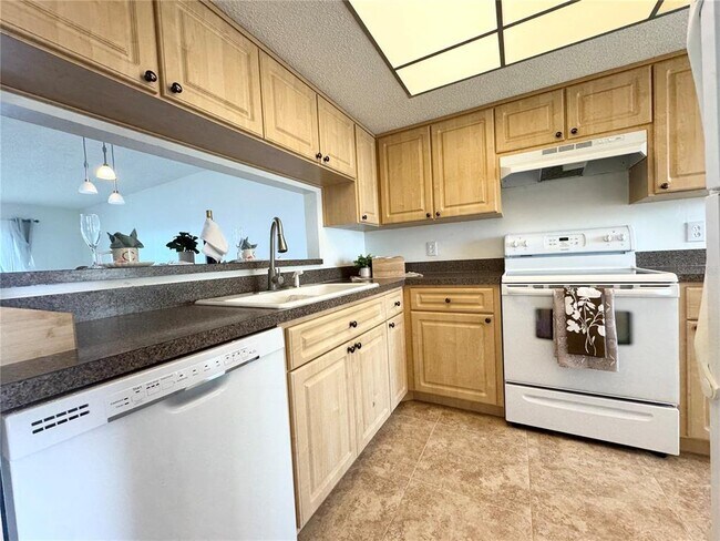 Building Photo - 8150 Brent St