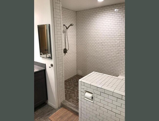 Building Photo - 3-Bedroom Home in Glendale's Foothills with RV Parking!