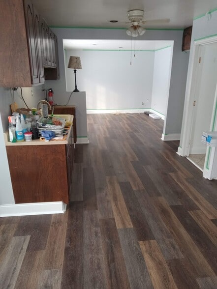 Building Photo - 3650 Lakeview Ave