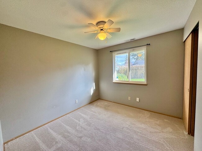 Building Photo - Adorable Quiet park like setting in fruit valley sunsets with landscaping provided