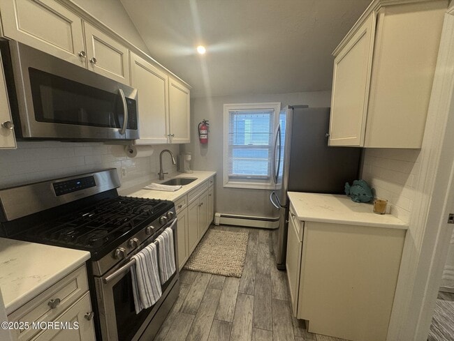 Building Photo - 158 1st Ave