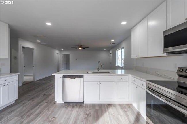 Building Photo - 2166