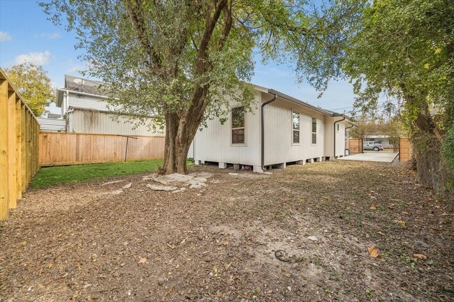 Building Photo - 437 N Everton St