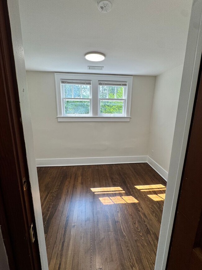 Building Photo - Spacious 4-Bedroom Home with 2 Kitchens | West Ann Arbor