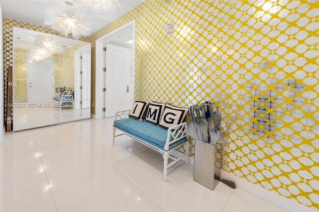 Building Photo - 100 South Pointe Dr