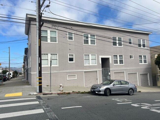 Building Photo - 3542