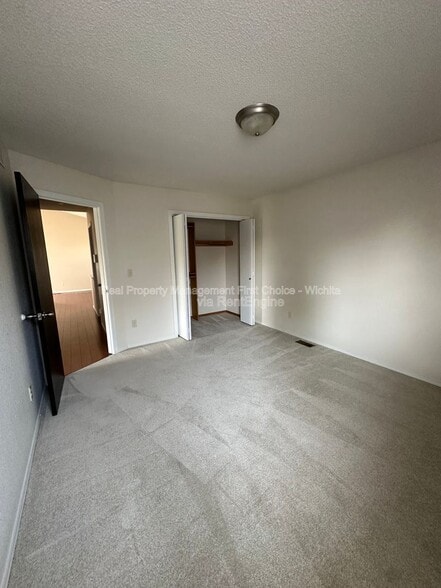 Building Photo - 748 Reflection Lake