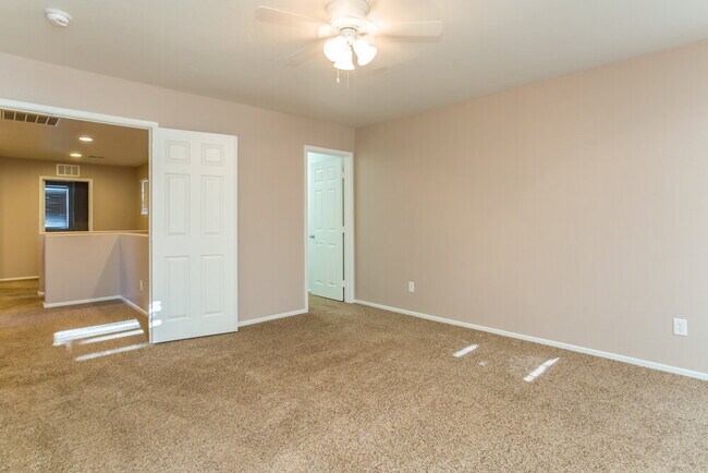 Building Photo - 7921 Point Oaks Ct