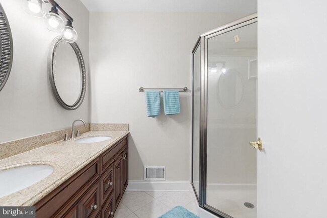 Building Photo - 424 Revere Dr