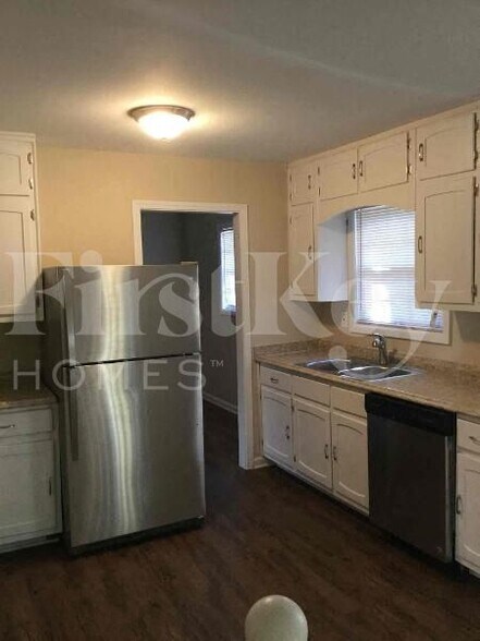 Building Photo - 2364 Tiffany Cir