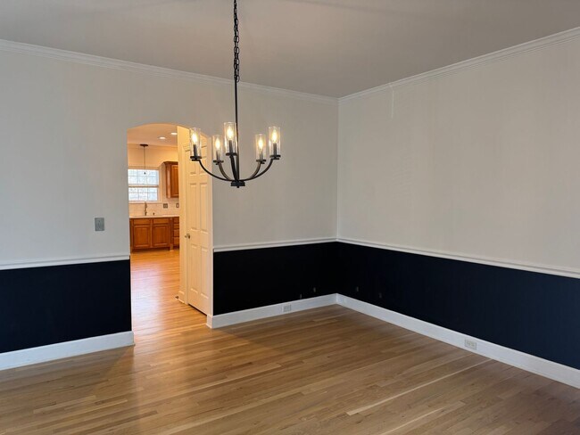 Building Photo - Stunning 4BR Executive Style Home in Brentwood