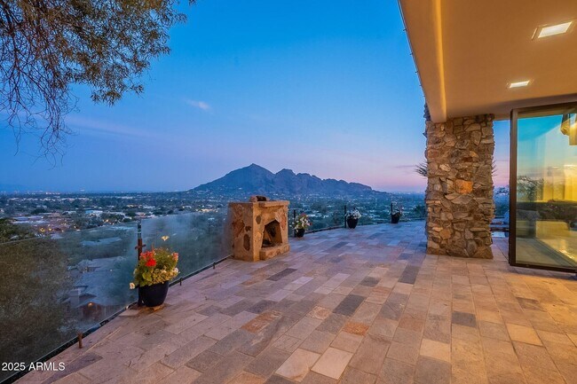 Building Photo - 7044 N Hillside Dr