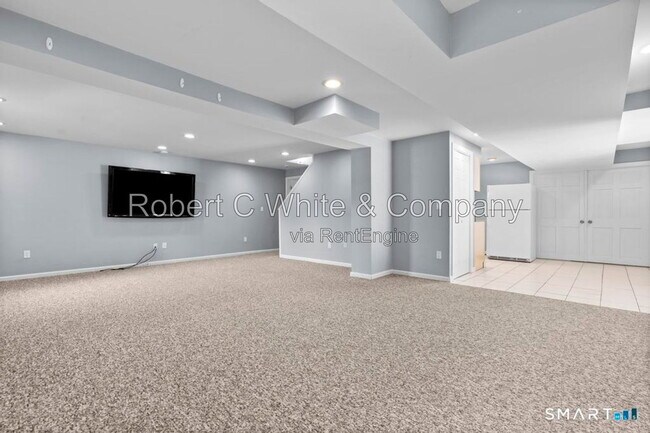 Building Photo - 155 Beardsley Rd