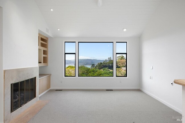Building Photo - 19 Venado Dr