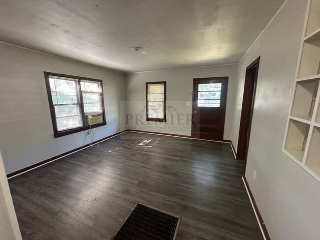 Building Photo - 1 bd/1 ba -1017 S Glenwood Dr #A, Independence, MO 64053 DUPLEX - Rent $799 - FALL MOVE IN SPECIA...
