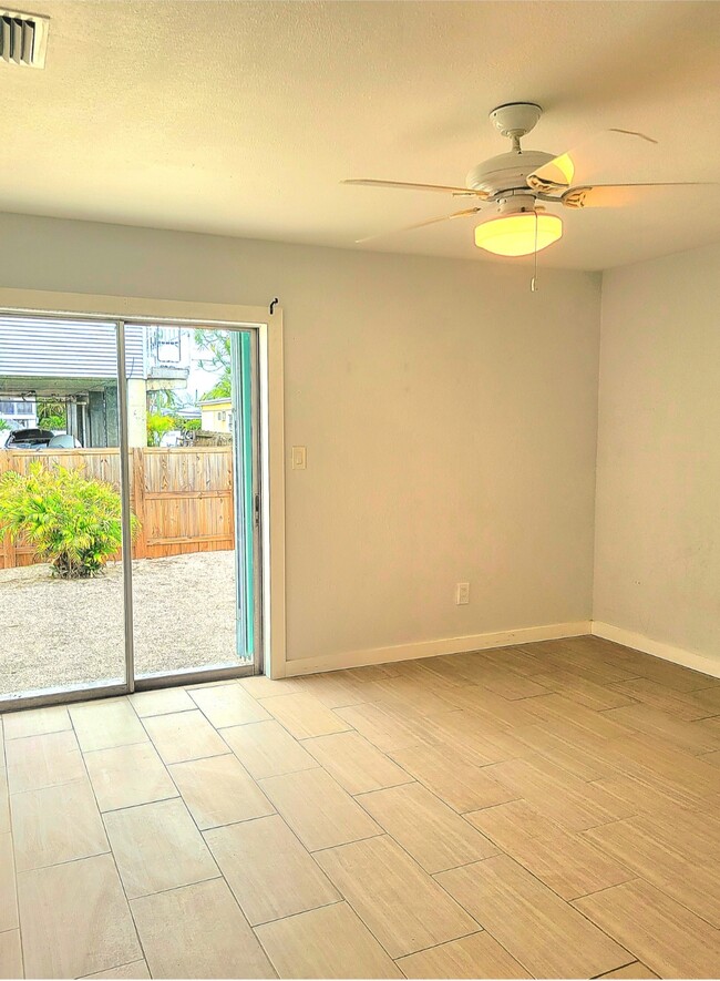 Main master bedroom with the acces to the back yard - 26D 11th Ave