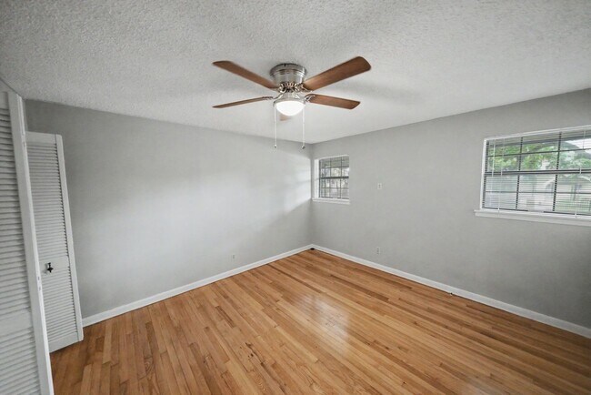 Building Photo - Classic Northeast San Antonio Gem with Two Living Areas - Realtor Commission: $500