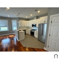 Building Photo - 260 John St