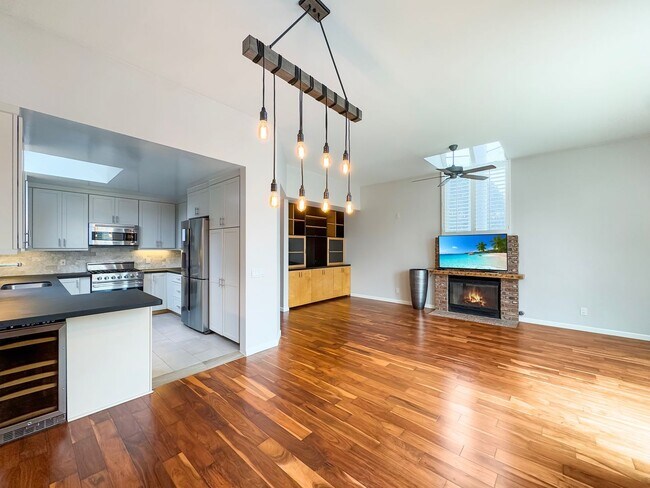 Building Photo - Stunning 3B/3BA House in Del Mar!