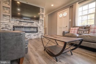 Building Photo - 114 Colburn Dr