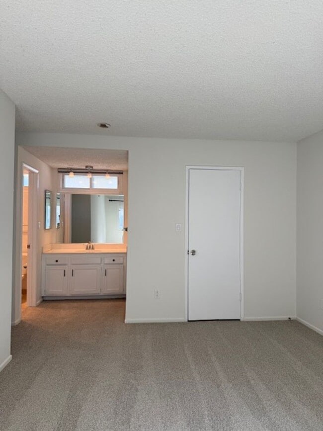 Building Photo - 420-22 Rees Street