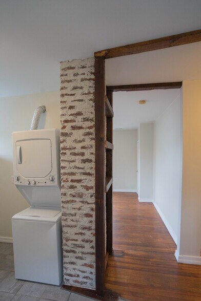 Building Photo - 324 N 27th St