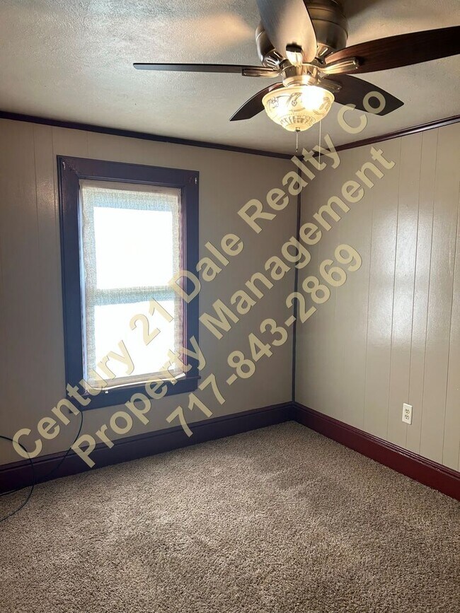 Building Photo - Large 2 Bedroom Apartment in Eastern Schoo...