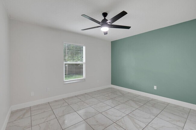 Building Photo - 810 Valnera Ct
