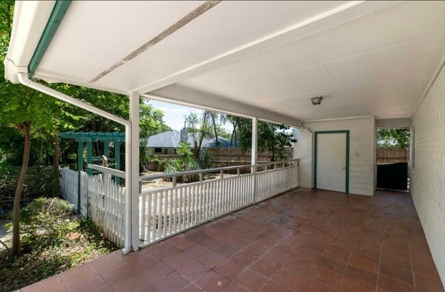 Building Photo - 356 Bobolink Dr