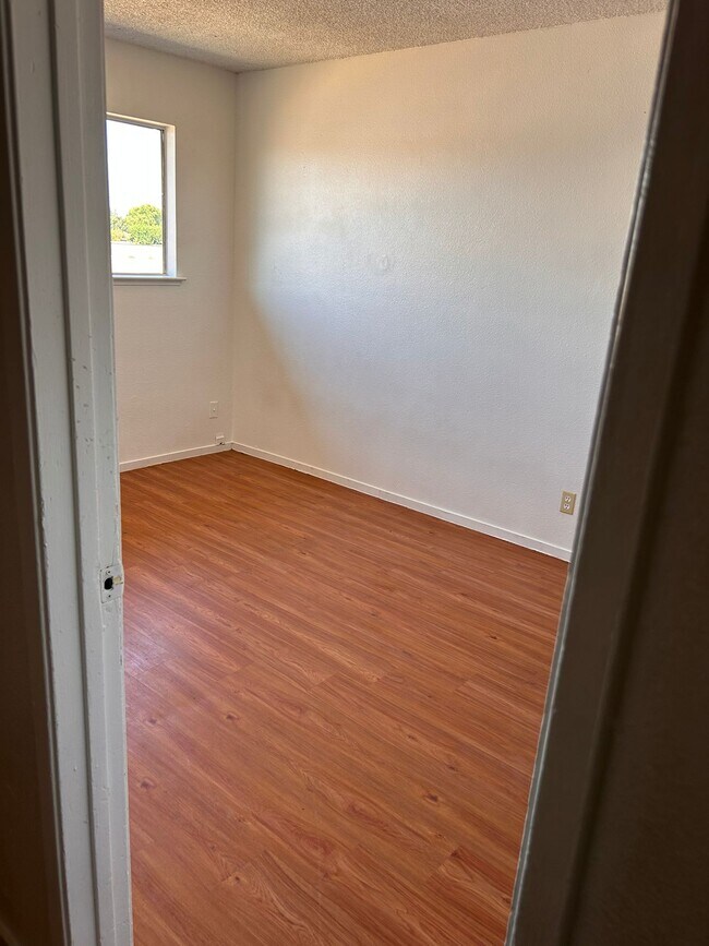 Building Photo - 19 E Saginaw Way