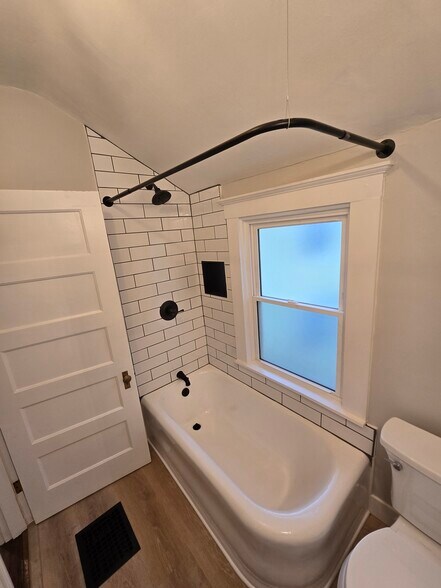 Building Photo - 2032 Elm Ave