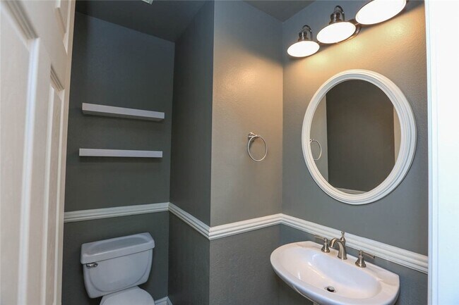 Building Photo - 5300 S 44th Pl