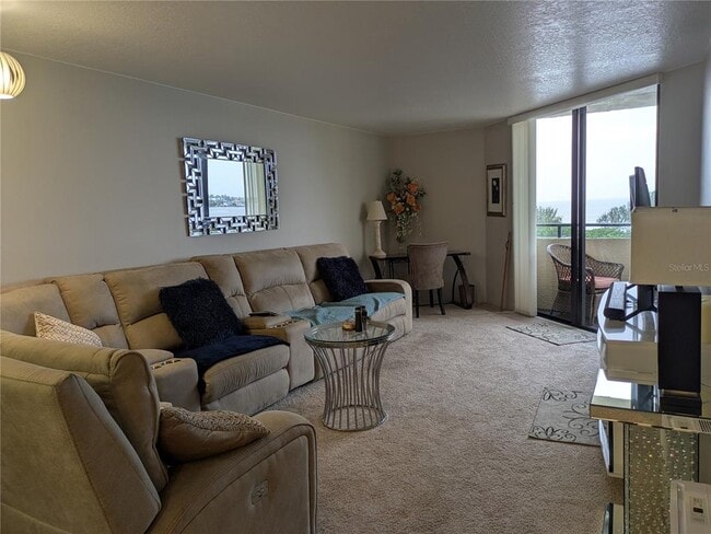 Building Photo - 5915 Sea Ranch Dr