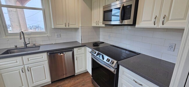 Building Photo - Golden Gate Heights: Remodeled, Spacious Studio w/ A/C, Laundry In-Unit and Dishwasher